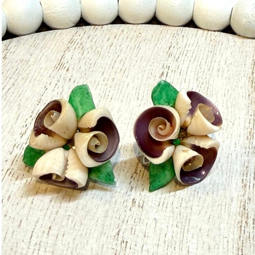 Rare 1940s Handmade Shell Flower Earrings ✨